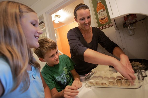 Alison Yoder prepares a chicken tortilla bake with her children Zach, 8, and Audrey Nelson, 11, in their Santa Rosa home on Oct. 23, 2007.  (The Press Democrat / Christopher Chung)